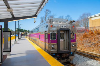 MBTA banliyö treni Fall River New Bedford Line treni Middleborough, Massachusetts MA, ABD.