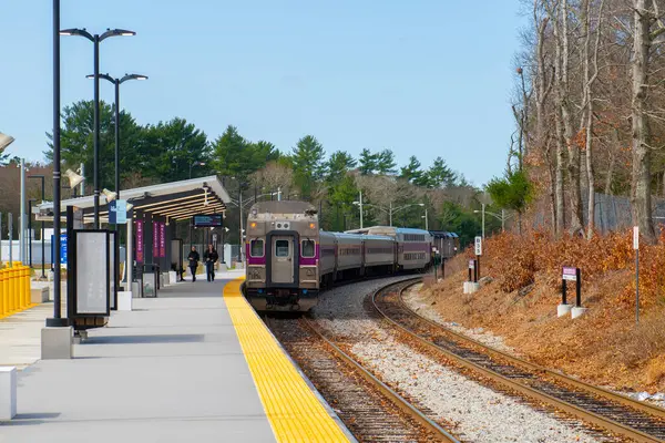 MBTA banliyö treni Fall River New Bedford Line treni Middleborough, Massachusetts MA, ABD.