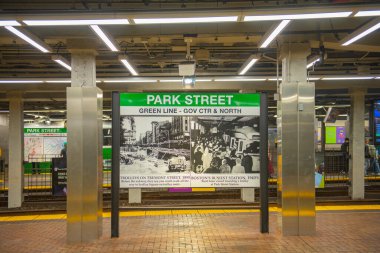 Boston MBTA Green Line Park Street Station iç mimarisi Boston, Massachusetts MA, ABD. 