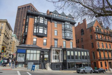 22 Beacon Caddesi 'ndeki Amory Ticknor House ve Beacon Hill' deki Park Street, Boston şehri, Massachusetts MA, ABD. Bu bina Suffolk Üniversitesi 'ne ait.. 