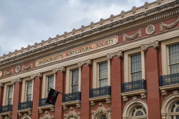 Bahçıvanlık Salonu, 1901 'de inşa edilen Massachusetts Bahçıvanlık Derneği, Boston, Massachusetts MA' da Huntington Bulvarı 'ndaki 300 Massachusetts Bulvarı' nda kurulmuştur.. 