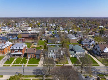 Tarihi Monroe, Michigan MI, ABD 'de E Elm Bulvarı üzerinde tarihi yerleşim yerleri manzarası. 