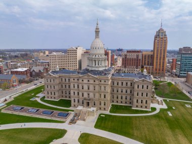 Michigan Eyalet Meclisi, Michigan Eyaleti 'nin 100 N Capitol Bulvarı, Lansing, Michigan MI, ABD' deki yasama hükümetidir.. 