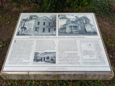 Tarihi Ann Arbor, Michigan MI, ABD 'de şehir merkezindeki tarihi kent simgesinin tanıtımı. 