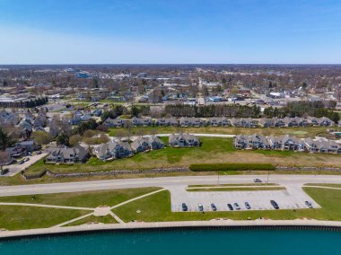 Pine Grove Park, Port Huron, Michigan MI, ABD yakınlarındaki St. Clair Nehri üzerindeki tarihi rıhtım manzaralı ev.. 