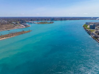 St. Clair Nehri hava manzaralı. Bu nehir Port Huron, Michigan, ABD (sağda) ve Point Edward, Ontario, Kanada 'yı bölmüştür (solda).). 