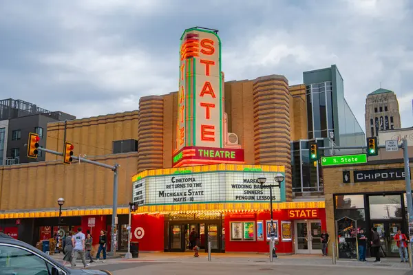 Michigan Üniversitesi 233 S State Caddesi 'ndeki Devlet Tiyatrosu tarihi Ann Arbor, Michigan MI, ABD. 