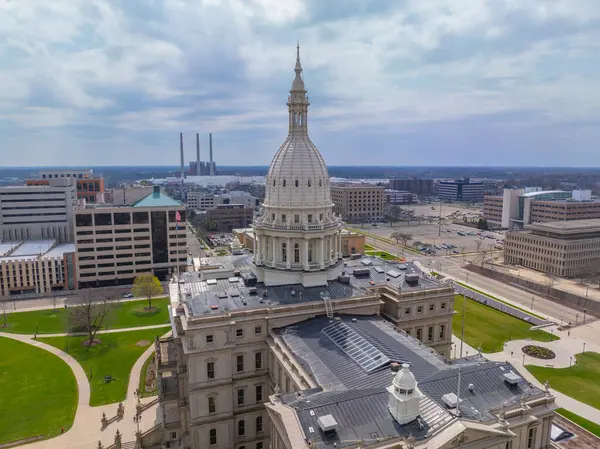 Michigan Eyalet Meclisi, Michigan Eyaleti 'nin 100 N Capitol Bulvarı, Lansing, Michigan MI, ABD' deki yasama hükümetidir.. 