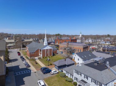 Middleborough House Kilisesi ile Middleboro, Massachusetts MA, ABD 'nin tarihi şehir merkezinde 3 Nickerson Bulvarı' nda buluşacağız.. 