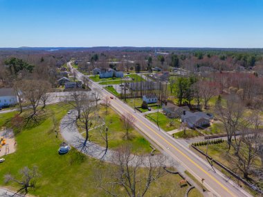 Dighton tarihi şehir merkezi hava manzarası ilkbaharda Somerset Caddesi, Dighton, Massachusetts MA, ABD. 