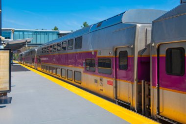 MBTA banliyö treni Fall River New Bedford Line treni MBTA Doğu Taunton istasyonu, Taunton, Massachusetts MA, ABD.