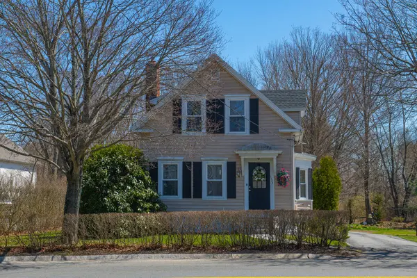 Dighton, Massachusetts MA 'nın tarihi şehir merkezinde 1135 Somerset Bulvarı' ndaki tarihi mesken.. 