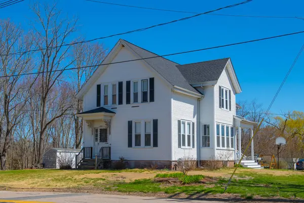 Dighton, Massachusetts MA, ABD 'nin tarihi şehir merkezinde, 2039 Elm Sokağı' ndaki tarihi konut. 