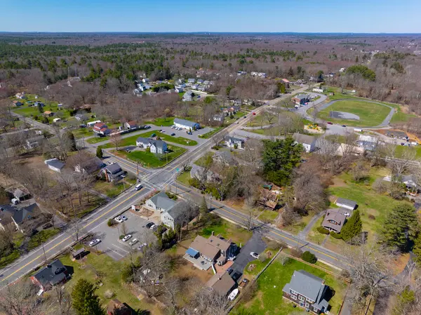 Dighton tarihi şehir merkezi hava manzarası ilkbaharda Somerset Caddesi, Dighton, Massachusetts MA, ABD. 