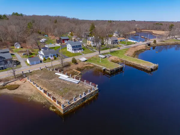 Dighton Wharves hava manzaralı Dighton Wharves Tarihi Bölgesi, Dighton, Massachusetts MA, ABD. 
