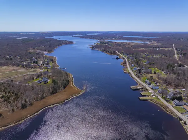 Dighton Wharves Tarihi Bölgesi yakınlarındaki Taunton Nehri hava manzarası, Dighton, Massachusetts MA, ABD. 