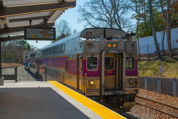 MBTA banliyö treni Fall River New Bedford Line treni MBTA Doğu Taunton istasyonu, Taunton, Massachusetts MA, ABD.