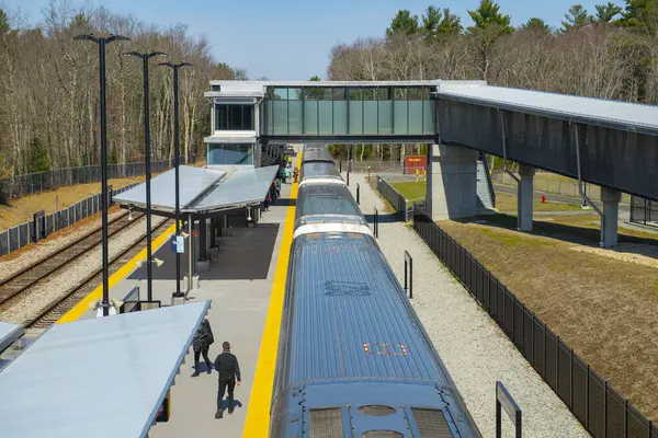 MBTA banliyö treni Fall River New Bedford Line treni MBTA Doğu Taunton istasyonu, Taunton, Massachusetts MA, ABD.