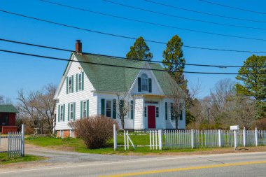 Berkley, Massachusetts MA, ABD 'nin tarihi şehir merkezinde bulunan tarihi konut binası.. 