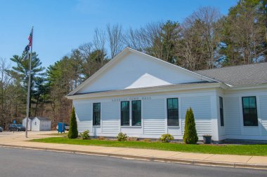 Berkley Town Hall, Berkley, Massachusetts MA, ABD 'nin tarihi şehir merkezinde bulunan 1 N Main Caddesi' nde.. 