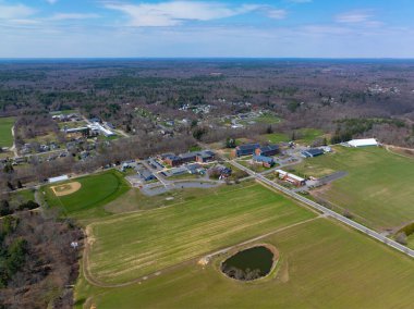 Bahar ayında Dighton şehir merkezinde Taunton Nehri üzerindeki Wetland hava manzarası, Dighton, Massachusetts MA, ABD. 