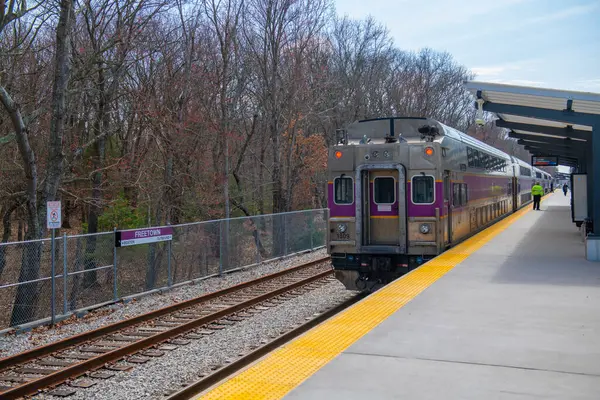 MBTA banliyö çalışanı Fall River New Bedford Line treni Freetown, Massachusetts MA, ABD.
