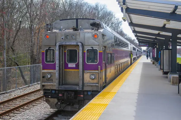 MBTA banliyö çalışanı Fall River New Bedford Line treni Freetown, Massachusetts MA, ABD.