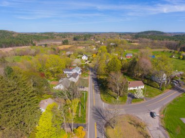 Güney Hampton tarihi şehir merkezi hava manzarası ilkbaharda South Hampton, New Hampshire NH, ABD 'de. 