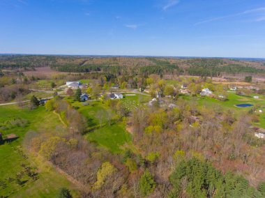 Güney Hampton tarihi şehir merkezi hava manzarası ilkbaharda South Hampton, New Hampshire NH, ABD 'de. 