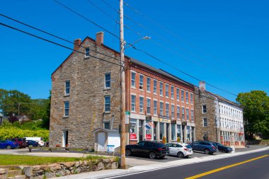 Tarihi ticari binalar Green Street 'te tarihi Slatersville köyünde, North Smithfield, Rhode Island RI, ABD. 
