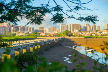 Luoyang Köprüsü nam-ı diğer Wan 'an Köprüsü 1000 yıl önce Çin' in Fujian kentindeki Quanzhou şehrinde inşa edilmiş bir yaya köprüsü. Bu köprü Quanzhou Song Yuan UNESCO Dünya Mirası Alanıdır.. 