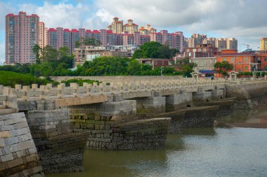 Luoyang Köprüsü nam-ı diğer Wan 'an Köprüsü 1000 yıl önce Çin' in Fujian kentindeki Quanzhou şehrinde inşa edilmiş bir yaya köprüsü. Bu köprü Quanzhou Song Yuan UNESCO Dünya Mirası Alanıdır.. 