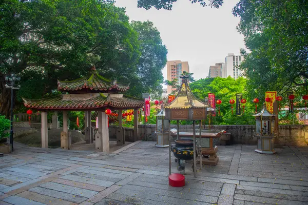 Fashi Zhenwu Tapınağı, Çin 'in Fujian Eyaleti' nin Quanzhou şehrinde bulunan Taoist bir tapınaktır. Zhenwu Tapınağı, UNESCO 'nun Dünya Mirası Alanı Song Yuan Çin' deki Dünya İmparatorluğu 'dur.. 