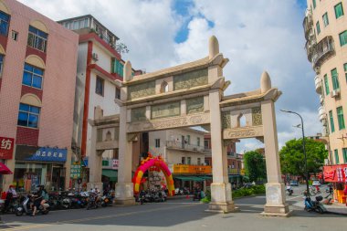 Lingshan İslam Mezarlığı 'nın kapısı. Bu bölge Çin 'in Fengze Bölgesi' ndeki en eski İslami bölgelerinden biridir, Quanzhou Şehri, Fujian, Çin. Bu mezarlık Quanzhou Song Yuan Dünya Mirası Alanı.. 