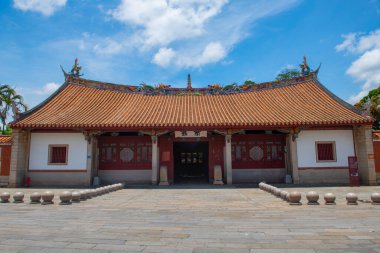 Tianwang Kaiyuan Tapınağı Salonu. Bu tapınak, Çin 'in Quanzhou şehrinin tarihi Licheng bölgesinde, West Street (Xijie)' de 686 yılında inşa edilmiş bir Budist tapınağıdır. Bu tapınak Quanzhou Song Yuan Dünya Mirası Alanı.. 