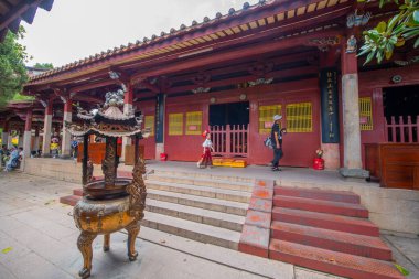 Kaiyuan Tapınağı İlkeleri 'nin Tatlı Çiğ Sunağı aşkına. Bu tapınak, Çin 'in Quanzhou şehrinin tarihi Licheng bölgesinde, West Street (Xijie)' de 686 yılında inşa edilmiş bir Budist tapınağıdır. Bu tapınak Quanzhou Song Yuan Dünya Mirası Alanı.. 