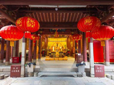 Fashi Zhenwu Tapınağı 'nın Zhenwu Ana Salonu. Zhenwu Tapınağı, Çin 'in Fujian Eyaleti' nin Quanzhou şehrinde bulunan Taoist bir tapınaktır. Bu tapınak, UNESCO 'nun Dünya Mirası Bölgesi Song Yuan Çin' deki Dünya İmparatorluğu 'dur.. 