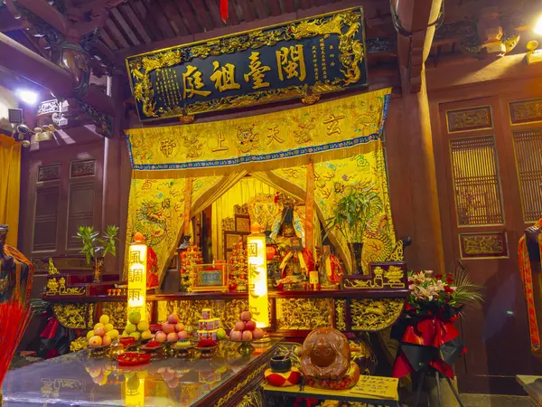 Fashi Zhenwu Tapınağı 'nın Zhenwu Ana Salonu. Zhenwu Tapınağı, Çin 'in Fujian Eyaleti' nin Quanzhou şehrinde bulunan Taoist bir tapınaktır. Bu tapınak, UNESCO 'nun Dünya Mirası Bölgesi Song Yuan Çin' deki Dünya İmparatorluğu 'dur.. 