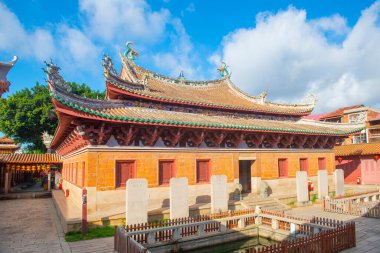 Thean Hou Tapınağı 'nın ana salonu (Tianhou Gong, Tin Hau Tapınağı). Bu tapınak Mazu tanrıçasına adanmış Mazu tapınağı. Tapınak Licheng, Quanzhou, Fujian, Çin 'de bir Dünya Mirası Alanı..