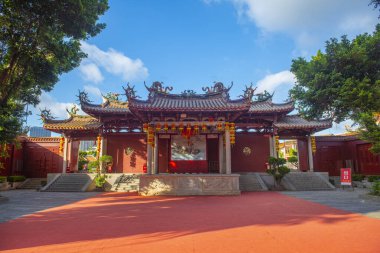 Thean Hou Tapınağı 'nın ana kapısı Shanmen (Tianhou Gong, Tin Hau Tapınağı). Bu tapınak Mazu tanrıçasına adanmış Mazu tapınağı. Tapınak Licheng, Quanzhou, Fujian, Çin 'de bir Dünya Mirası Alanı..