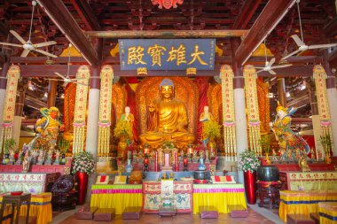 Güney Şaolin 'in Mahavira Salonu' nda Gautama Buddha tapınağı. Bu tapınak, Çin 'in başkenti Fujian eyaletinin Quanzhou şehrinde yer alan QIngyuan Dağı' ndaki Şaolin Tapınağı 'nın bir şubesidir.. 