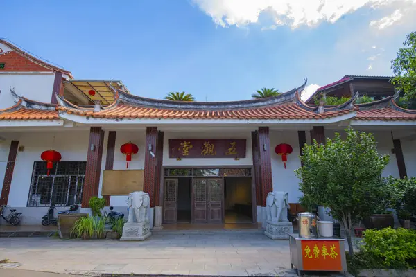 Wuguan (Yemek) Güney Şaolin Manastırı Salonu. Bu tapınak, Çin 'in başkenti Fujian eyaletinin Quanzhou şehrinde yer alan QIngyuan Dağı' ndaki Şaolin Tapınağı 'nın bir şubesidir.. 