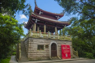 Çin 'in Fujian Eyaleti Quanzhou şehrinde Nantai Yan tepesinde Kuixing Kulesi.. 