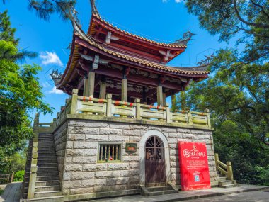 Çin 'in Fujian Eyaleti Quanzhou şehrinde Nantai Yan tepesinde Kuixing Kulesi.. 