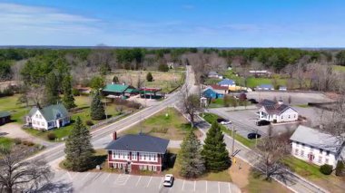 Berkley tarihi şehir merkezi hava manzarası Berkley Halk Kütüphanesi 2 N Main Caddesi, Berkley kasabası, Massachusetts MA, ABD. 