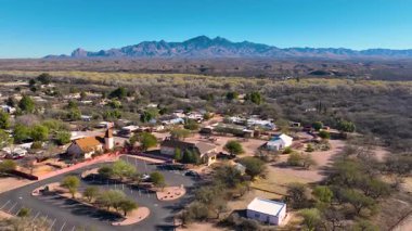 Santa Rita Dağları 'nın hava manzarası içinde Mount Hopkins ve Mount Wrightson' ın da bulunduğu Arizona AZ, Santa Cruz County, ABD 'deki Tubac kasabasından. 