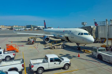Delta Air Airbus 321-200 N323DN Boston Logan Uluslararası Havalimanı, Boston, Massachusetts MA, ABD. 