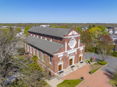 Weir Village, Taunton, Bristol County, Massachusetts MA, ABD 'deki 31 1. caddedeki Lord Katolik Kilisesi hava manzarasının duyurusu. 