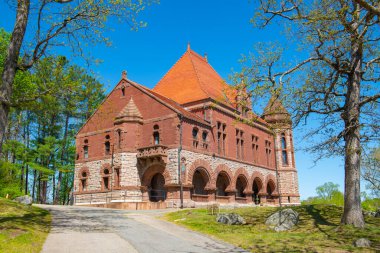 H. H. Richardson tarafından tasarlanan Oakes Ames Memorial Hall Kuzey Easton, Bristol kasabası, Massachusetts MA, ABD 'deki 3 Barrows Caddesi' nde tasarlandı.. 