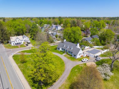 Bristol County, Massachusetts MA, ABD 'nin Kuzey Easton kasabasındaki tarihi konut manzaralı evler. 